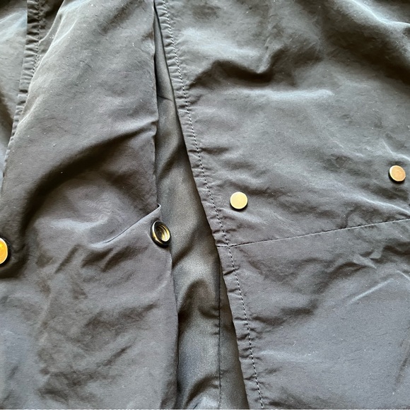 Athleta Acadia black lightweight travel work rain jacket. Snap closure. Medium - Picture 11 of 16